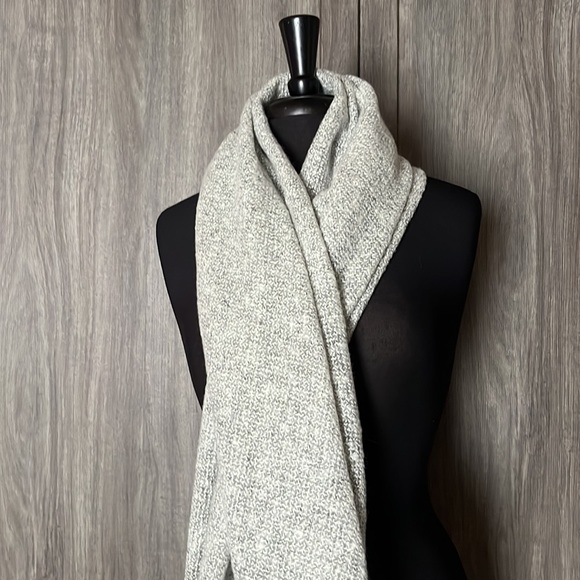 Steve Madden Scarf - Picture 5 of 9